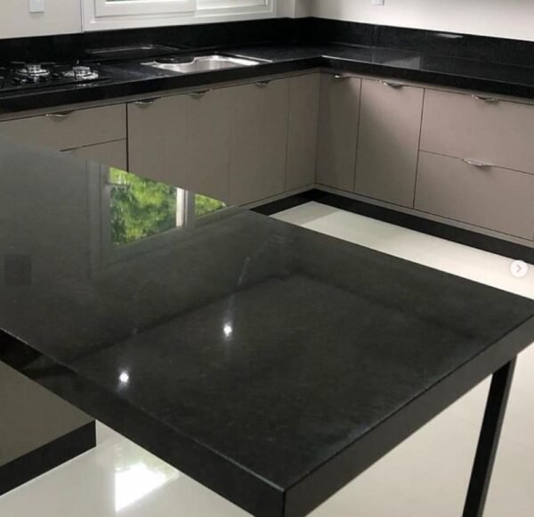 Balcão de Cozinha em granito preto São Gabriel